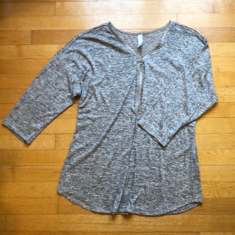 3/4 sleeve soft zip up blouse